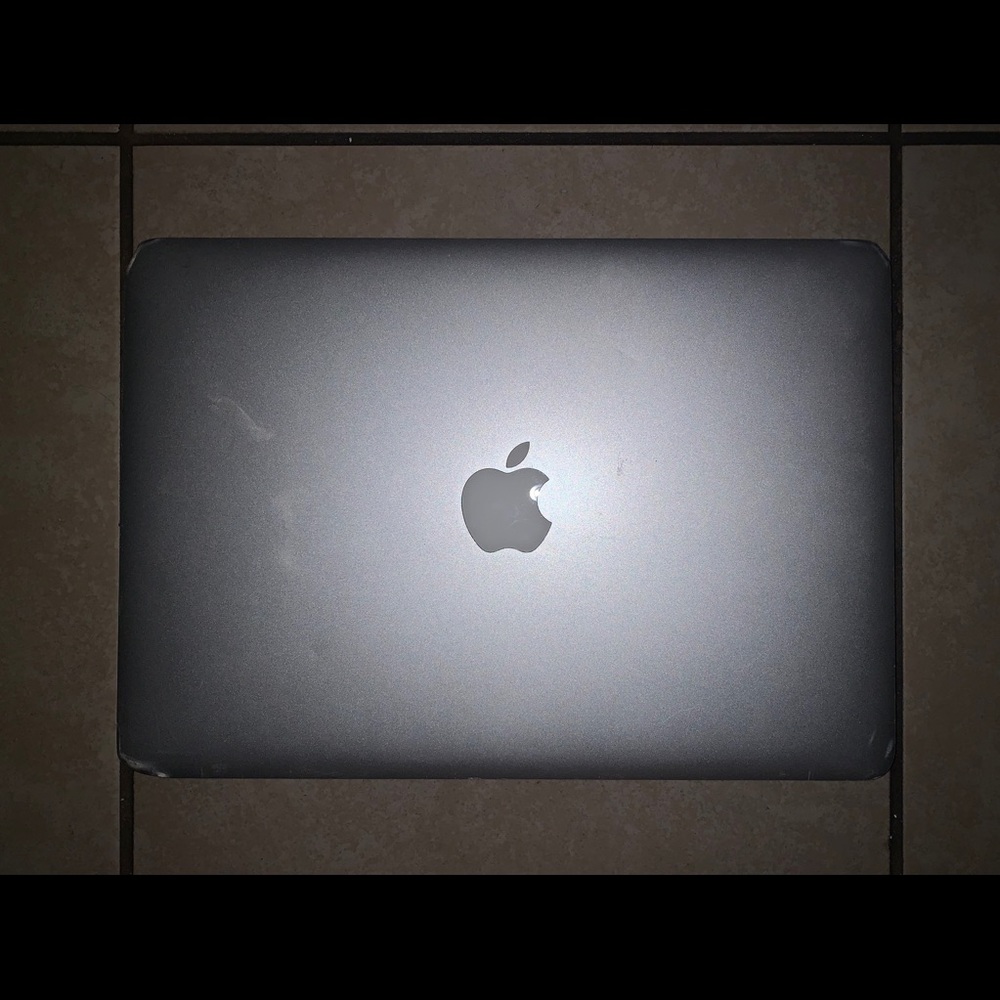 Apple MacBook Air - Picture 3 of 6